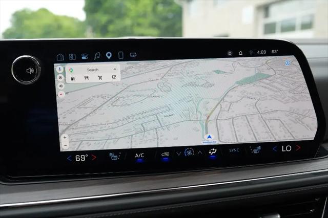 2025 Chevrolet Suburban 4WD LT