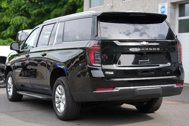 2025 Chevrolet Suburban 4WD LT