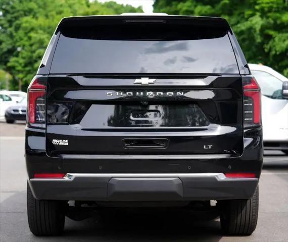 2025 Chevrolet Suburban 4WD LT