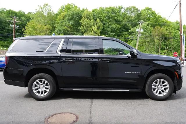 2025 Chevrolet Suburban 4WD LT