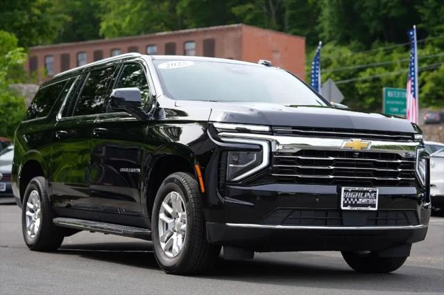 2025 Chevrolet Suburban 4WD LT