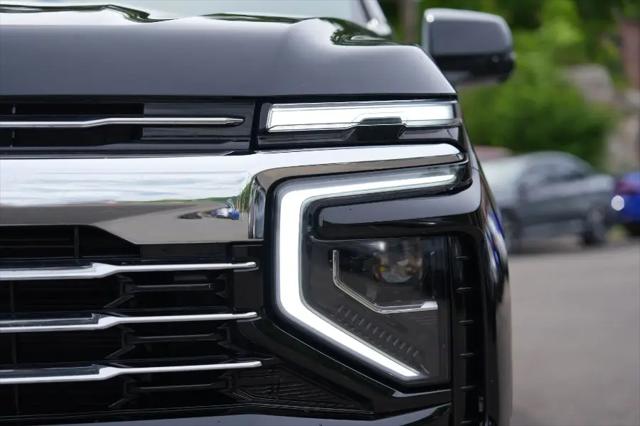2025 Chevrolet Suburban 4WD LT