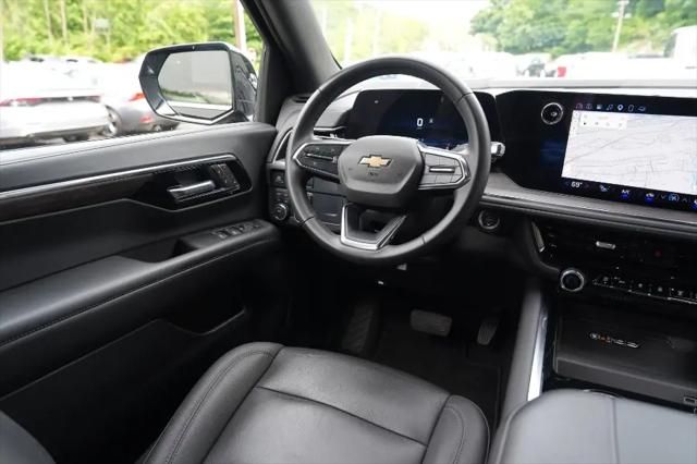 2025 Chevrolet Suburban 4WD LT