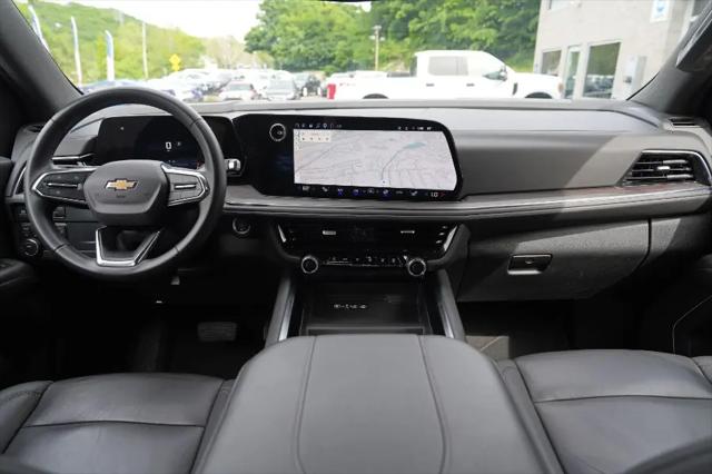 2025 Chevrolet Suburban 4WD LT