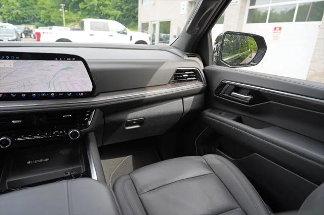 2025 Chevrolet Suburban 4WD LT