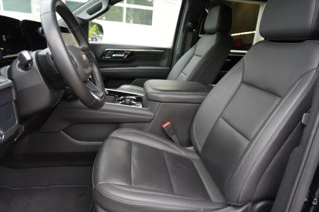 2025 Chevrolet Suburban 4WD LT