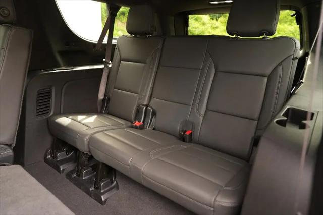 2025 Chevrolet Suburban 4WD LT