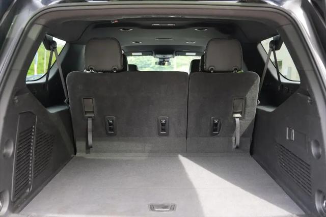 2025 Chevrolet Suburban 4WD LT