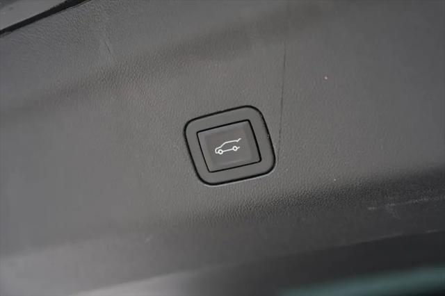 2025 Chevrolet Suburban 4WD LT