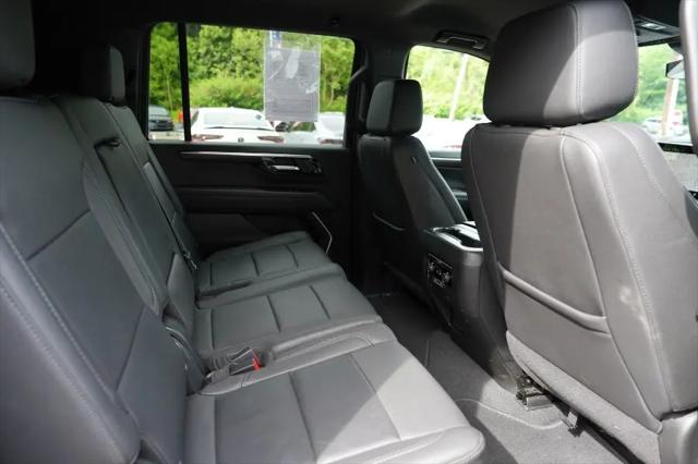 2025 Chevrolet Suburban 4WD LT