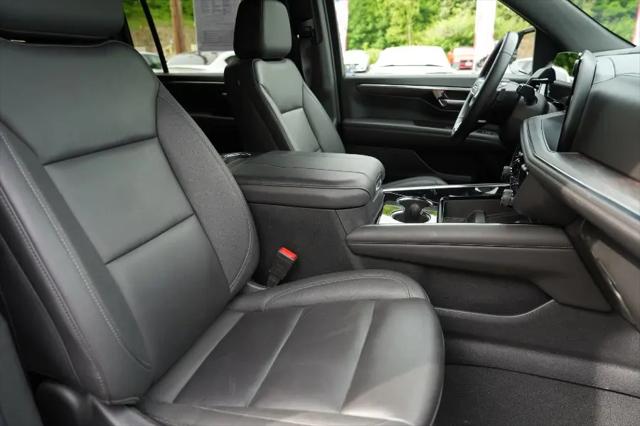 2025 Chevrolet Suburban 4WD LT