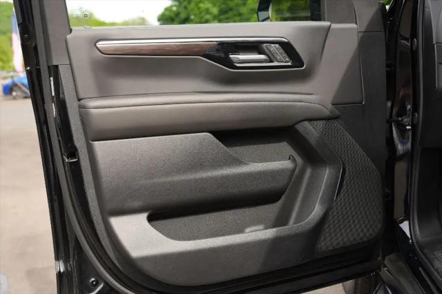 2025 Chevrolet Suburban 4WD LT
