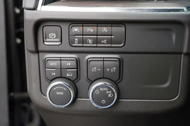2025 Chevrolet Suburban 4WD LT