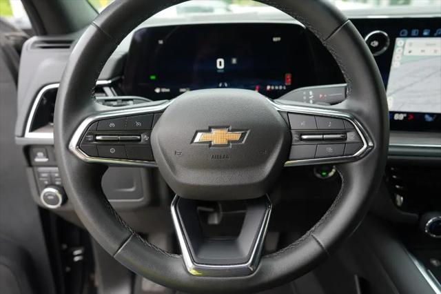 2025 Chevrolet Suburban 4WD LT