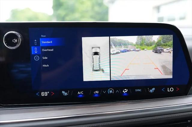 2025 Chevrolet Suburban 4WD LT