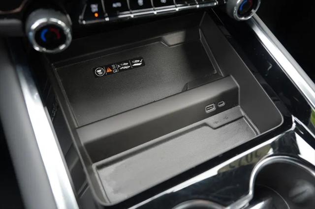 2025 Chevrolet Suburban 4WD LT