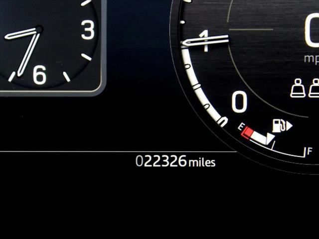 2025 Land Rover Defender 110 P300