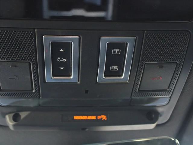 2025 Land Rover Defender 110 P300