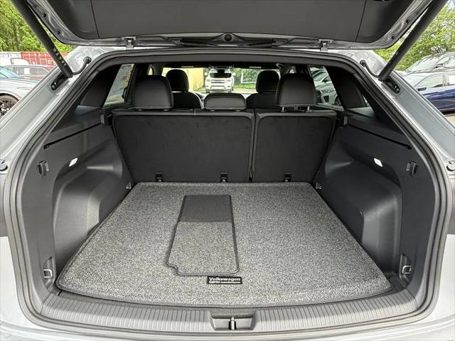 2026 Volkswagen Atlas Cross Sport SEL R-Line Black