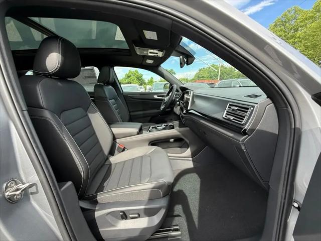 2026 Volkswagen Atlas Cross Sport SEL R-Line Black