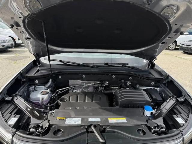 2026 Volkswagen Atlas Cross Sport SEL R-Line Black
