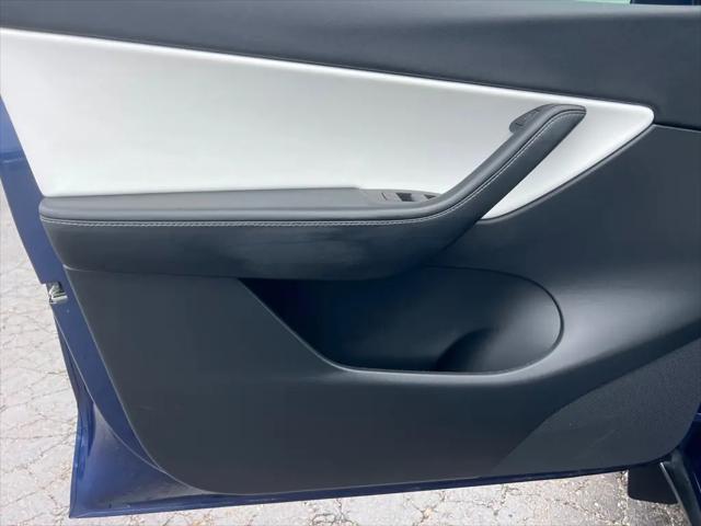 2022 Tesla Model Y Long Range Dual Motor All-Wheel Drive