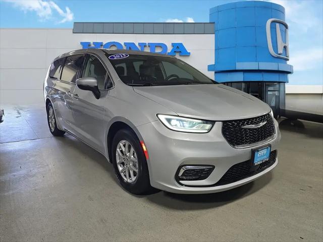 2023 Chrysler Pacifica Touring L for sale in Chicago, IL