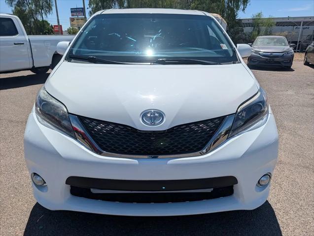 2016 Toyota Sienna SE 8 Passenger