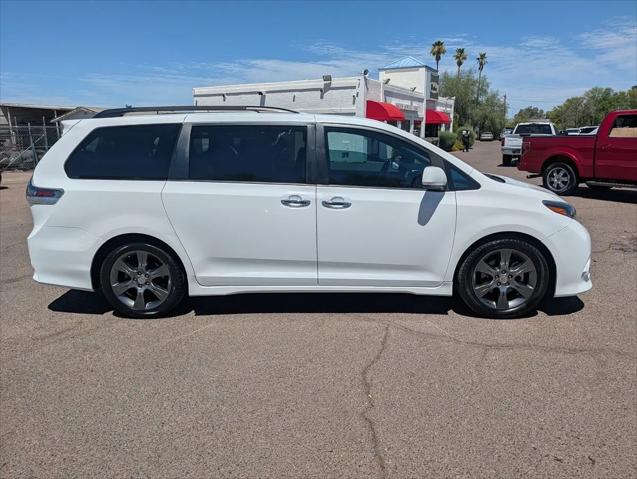 2016 Toyota Sienna SE 8 Passenger