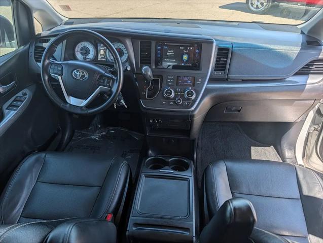 2016 Toyota Sienna SE 8 Passenger