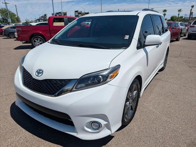 2016 Toyota Sienna SE 8 Passenger