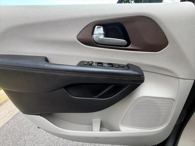 2017 Chrysler Pacifica Touring-L Plus