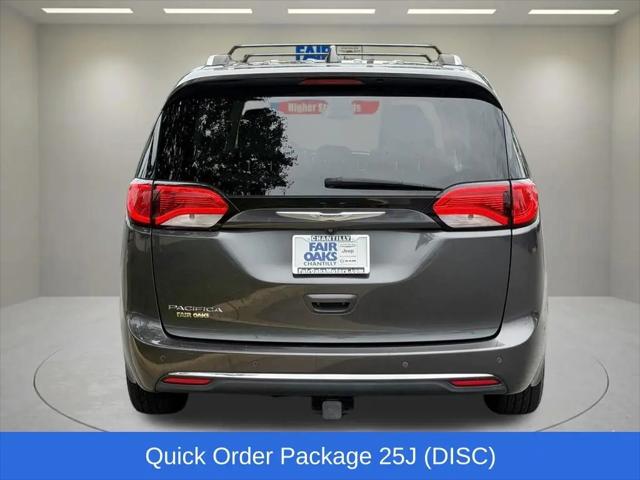 2017 Chrysler Pacifica Touring-L Plus
