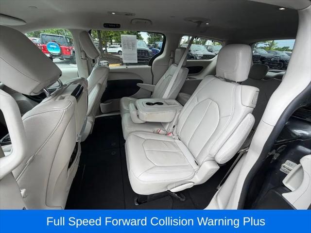 2017 Chrysler Pacifica Touring-L Plus