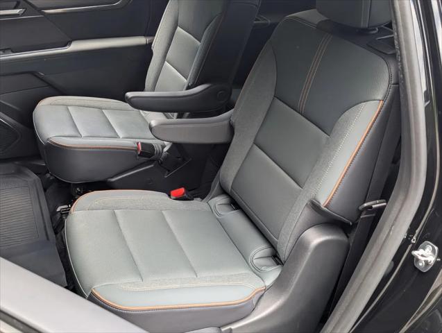 2024 GMC Acadia AWD AT4