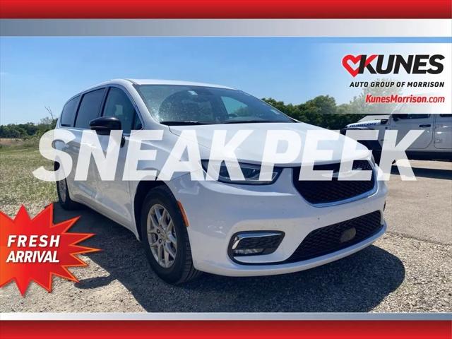 2024 Chrysler Pacifica Touring L for sale in Morrison, IL