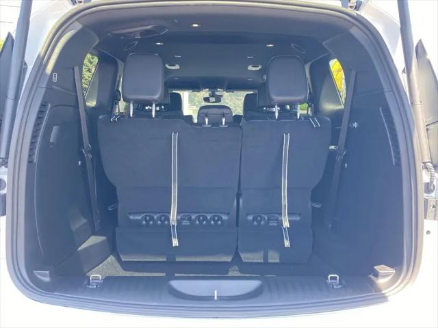 2027 Chrysler Pacifica Select