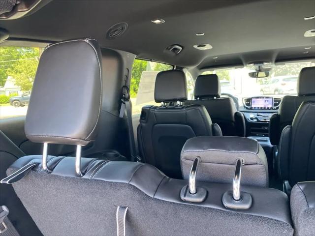 2027 Chrysler Pacifica Select