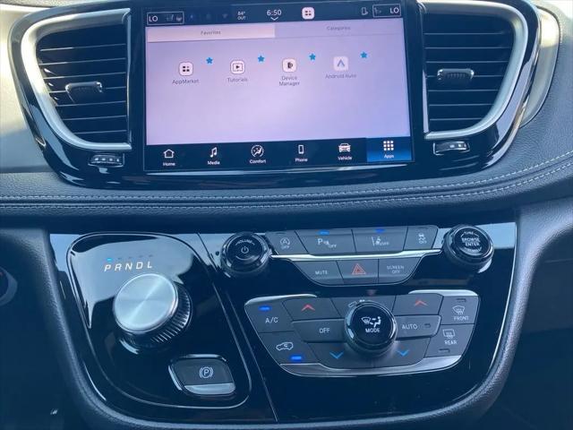 2027 Chrysler Pacifica Select