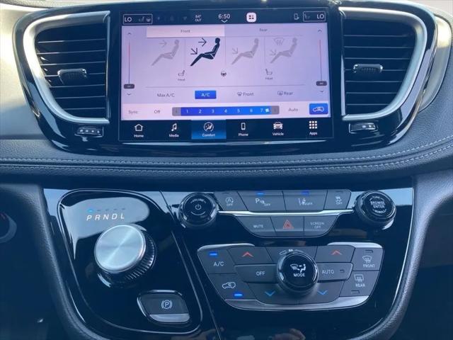 2027 Chrysler Pacifica Select