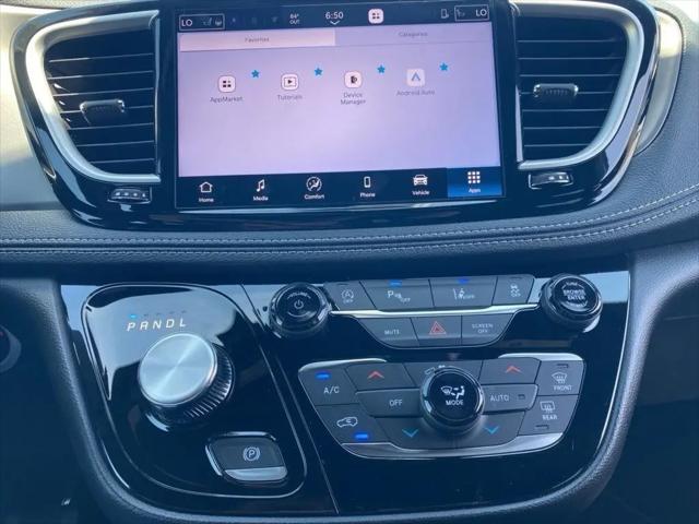 2027 Chrysler Pacifica Select
