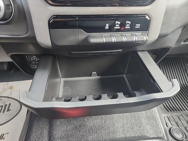 2026 Ram 1500 Tradesman Crew Cab 4x4 57 Box