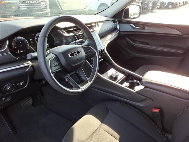 2023 Jeep Grand Cherokee Laredo 4x4