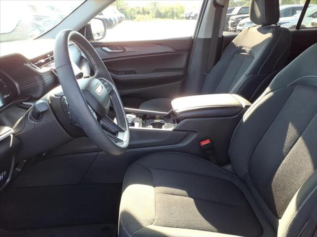 2023 Jeep Grand Cherokee Laredo 4x4