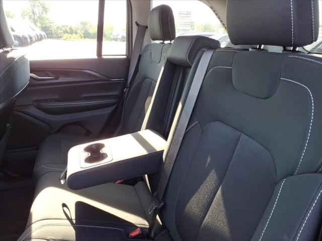2023 Jeep Grand Cherokee Laredo 4x4