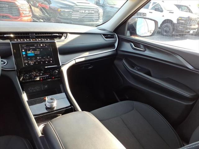 2023 Jeep Grand Cherokee Laredo 4x4