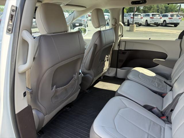2017 Chrysler Pacifica Touring-L