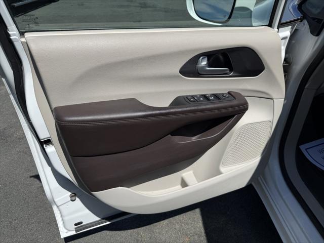 2017 Chrysler Pacifica Touring-L
