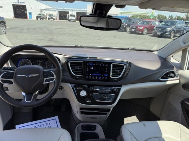 2017 Chrysler Pacifica Touring-L