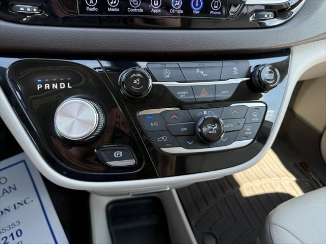 2017 Chrysler Pacifica Touring-L